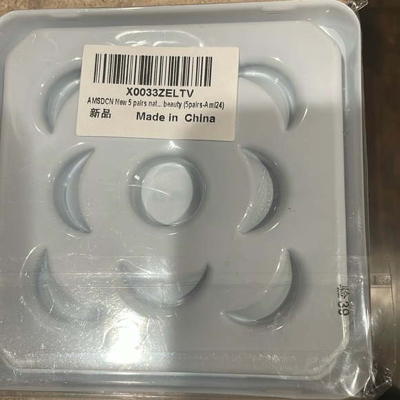 🛍️🛍️HOST PICK🛍️🛍️ 20 pairs of fake eyelashes NIB - Picture 3 of 3